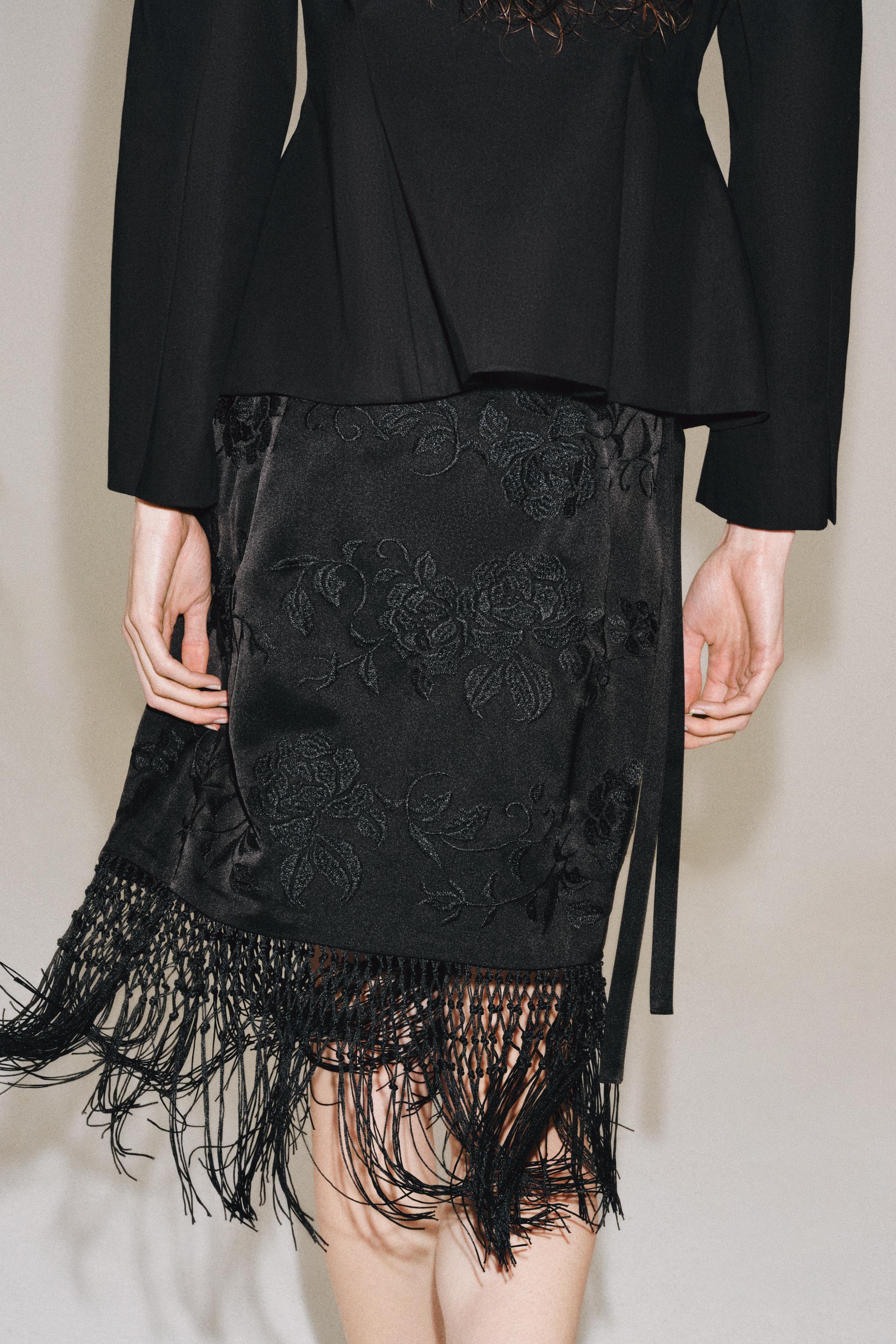 ZW COLLECTIONフリンジ刺繍スカート - ブラック | ZARA Japan / 日本