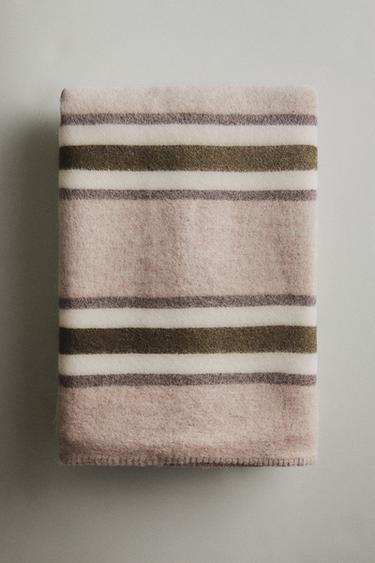 COUVERTURE LAINE RAYURES - Beige clair de Zara - Image 5