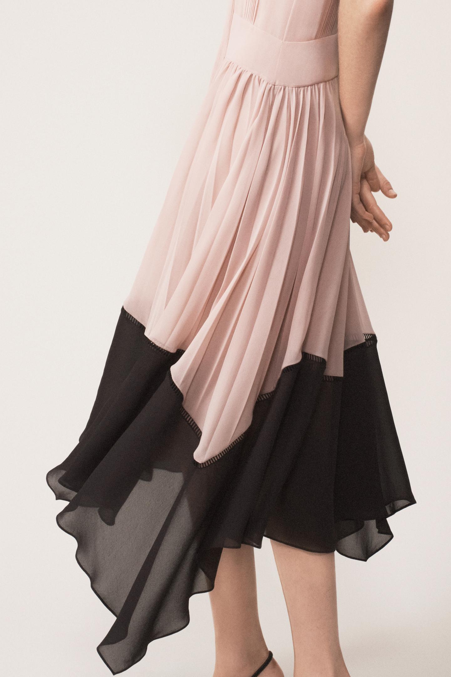 Женское платье Zara Pleated Dress - the Item, цвет: Бледный розовый — фото 5
