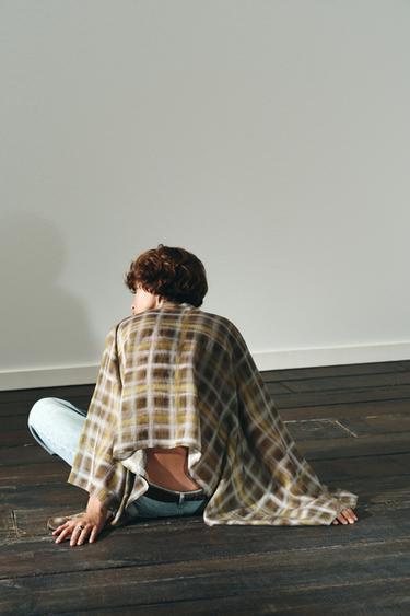 CAPE À CARREAUX FOULARD - Kaki de Zara - Image 3