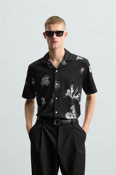 CAMISA ELÁSTICA COM ESTAMPA FLORAL - Preto da Zara