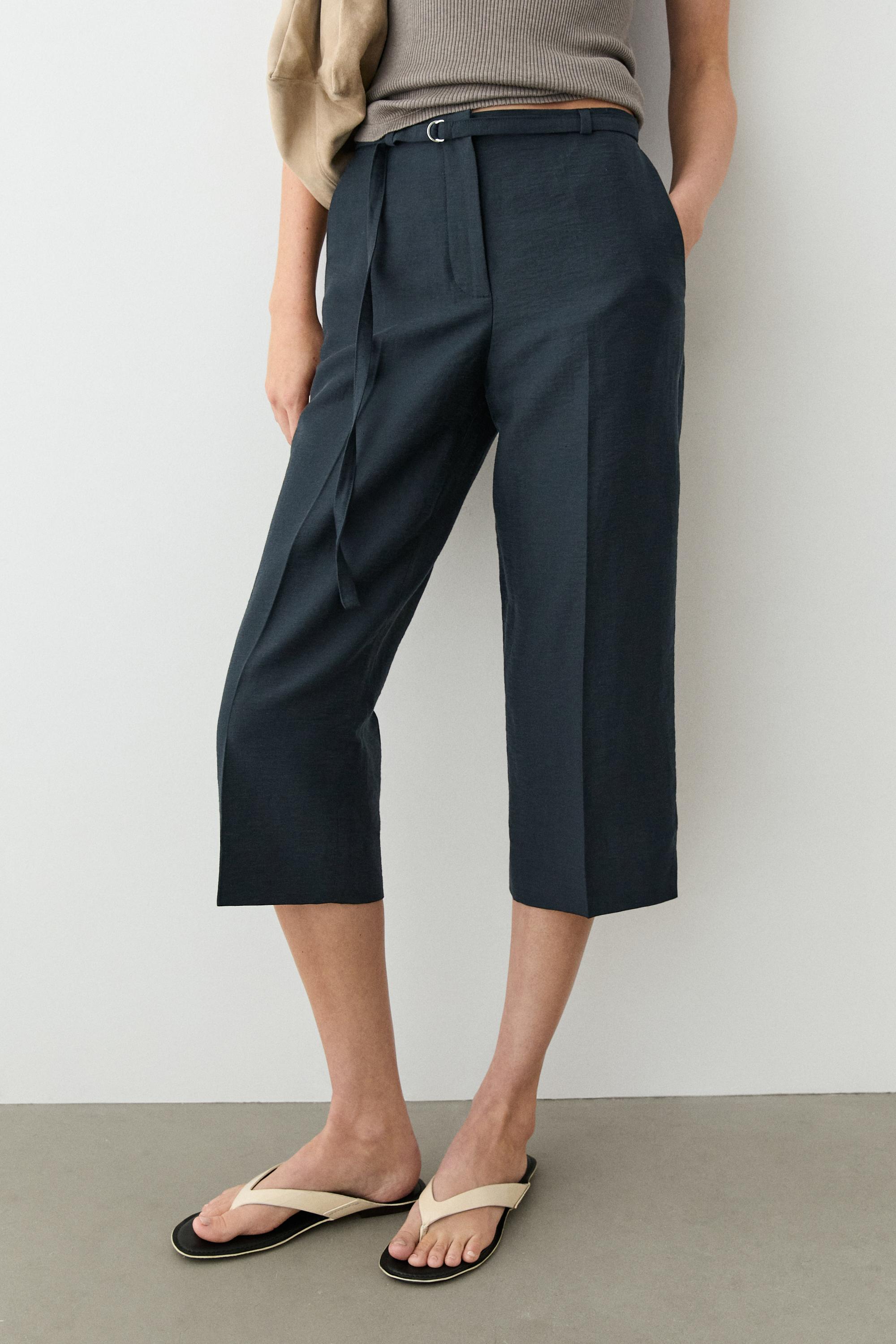 Flowing cotton and linen blend Bermuda shorts with belt — Navy blue
