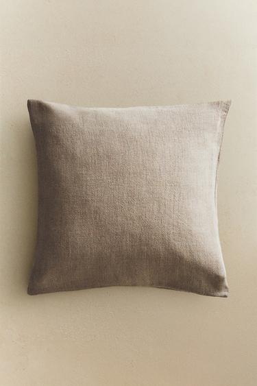 PLAIN WASHED LINEN QUILTED CUSHION COVER - Light beige by Zara - Image 5