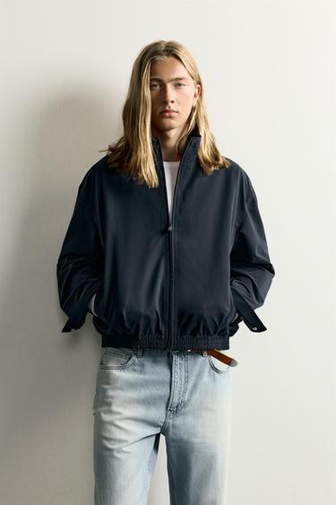 جاكيت تقني خفيف طارد للماء - بحري داكن الخاص بـ Zara