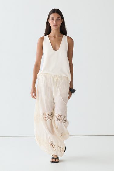 Pantalón fluido bombacho detalle bordado - Blanco roto de Zara - Imagen 0