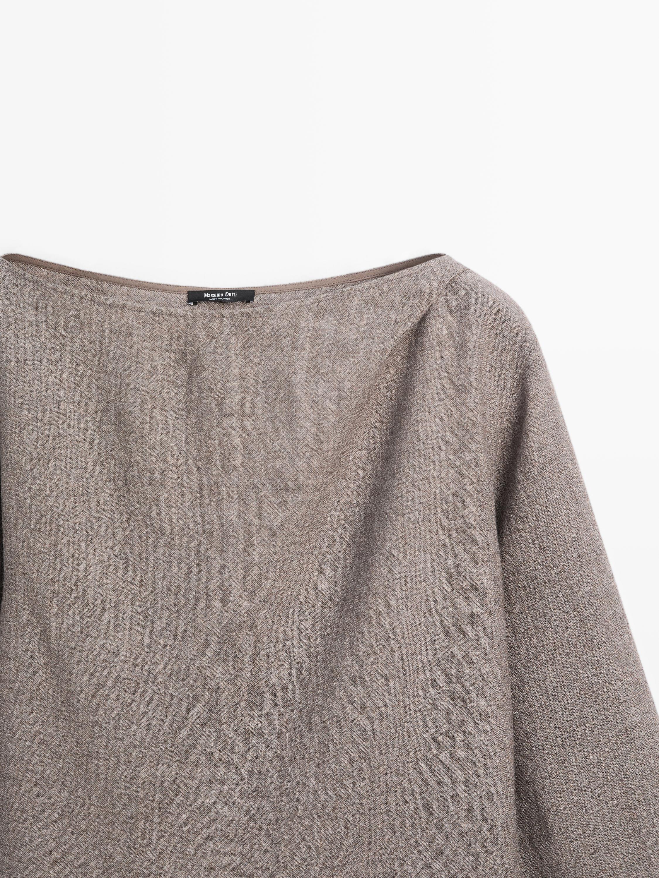 Felt texture boat neck blouse
