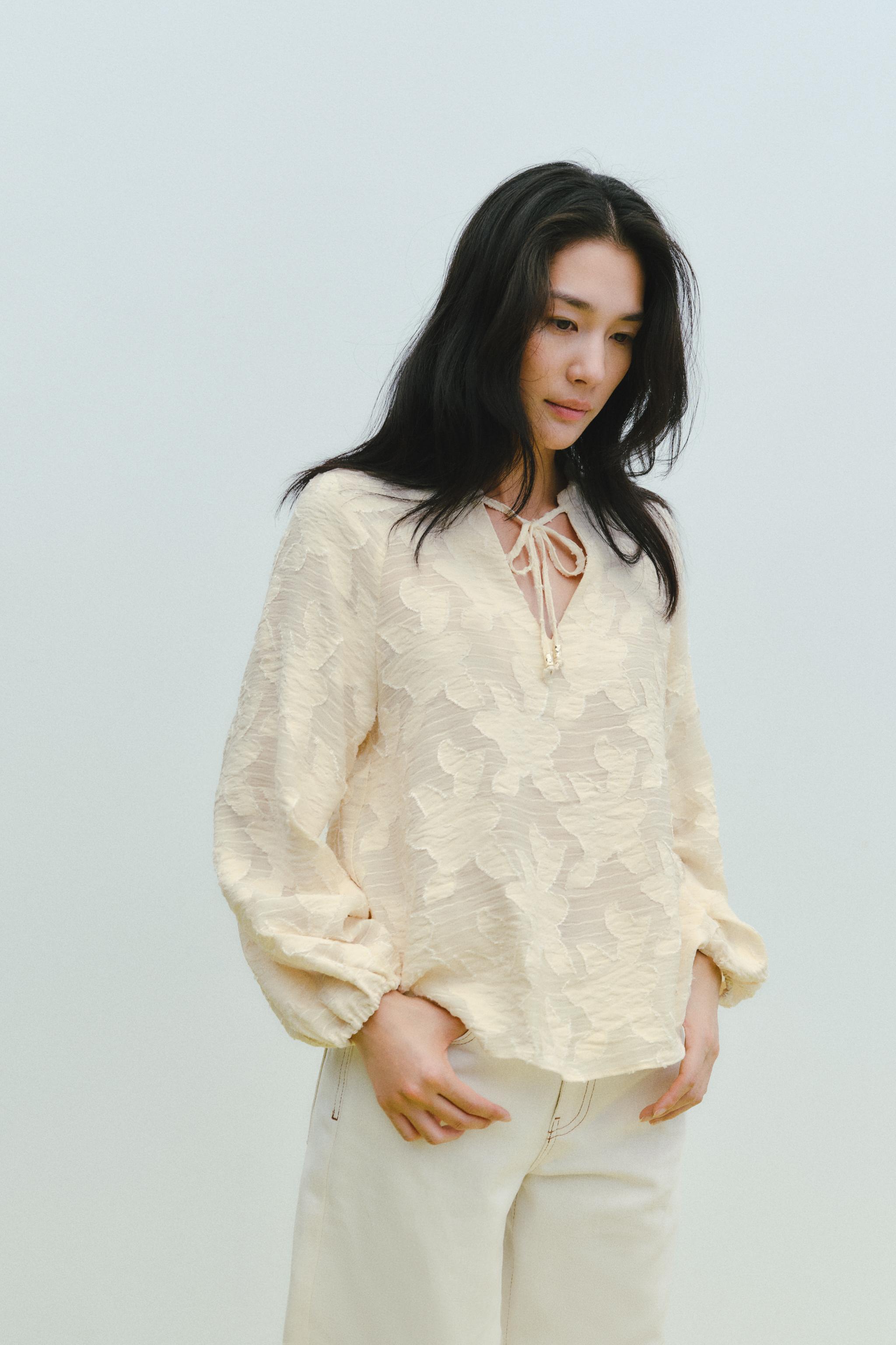 テクスチャー入りブラウス - エクリュ | ZARA Japan / 日本