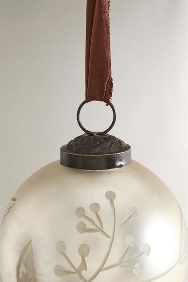 MATTE LEAF BAUBLE CHRISTMAS TREE DECORATION - Silver by Zara - Image 2