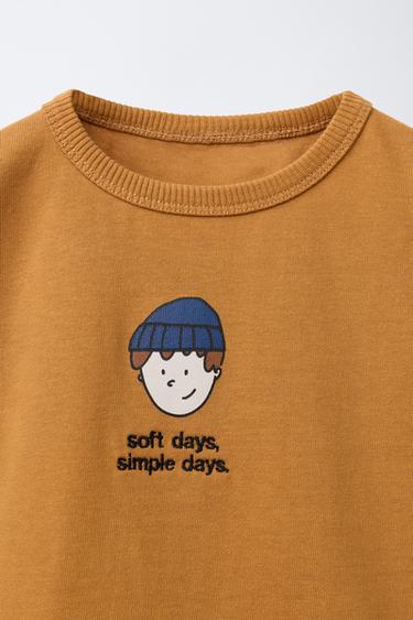 T-SHIRT À IMPRIMÉ ET INSCRIPTION BRODÉE - Moutarde de Zara - Image 2