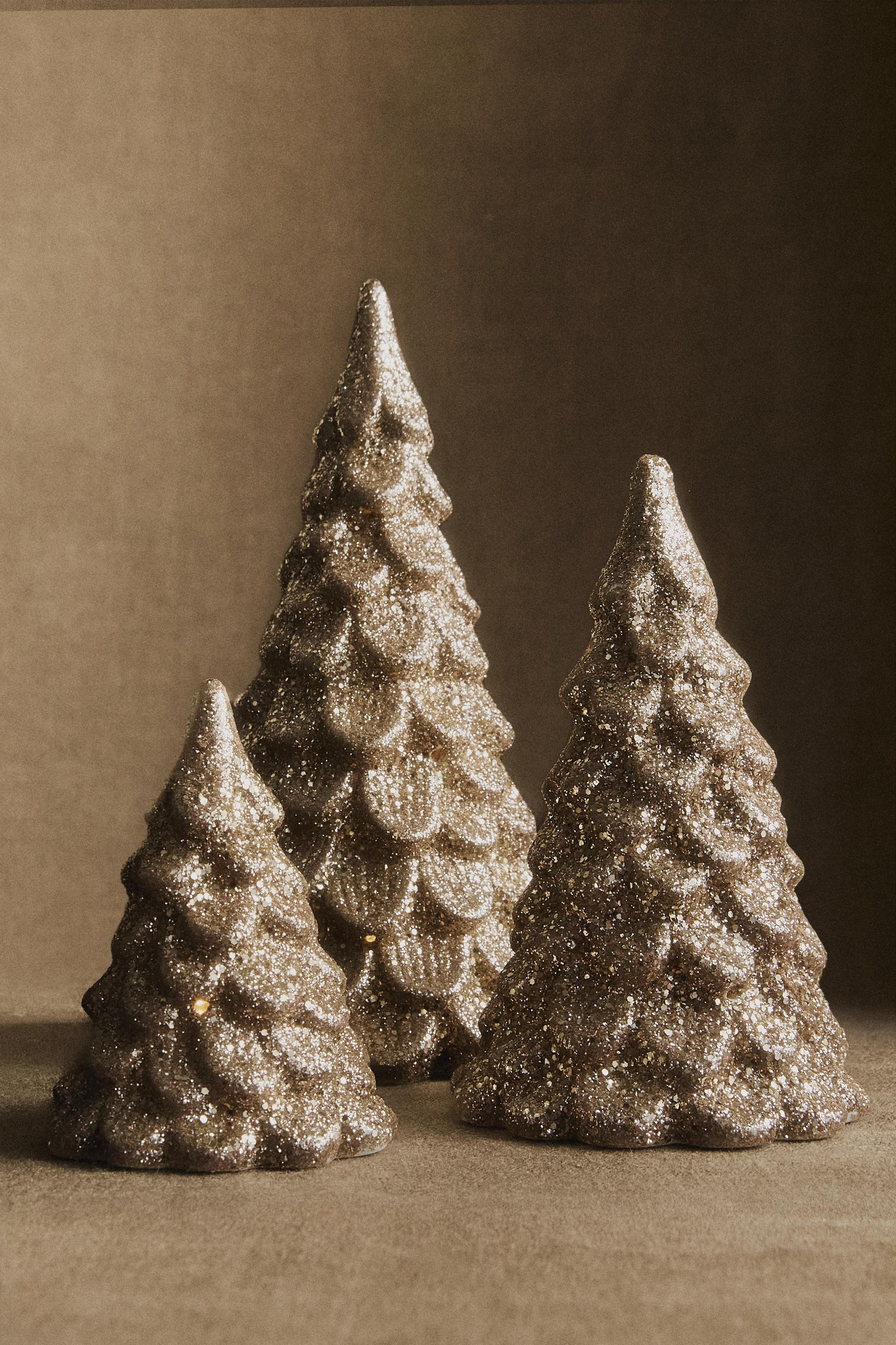 CHRISTMAS TREE LIGHT ORNAMENT