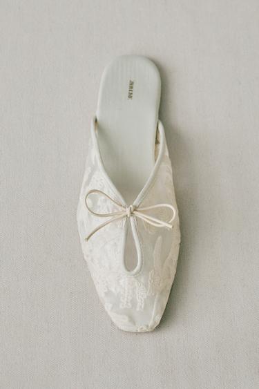 MULE SLIPPERS WITH FLORAL EMBROIDERY - White by Zara