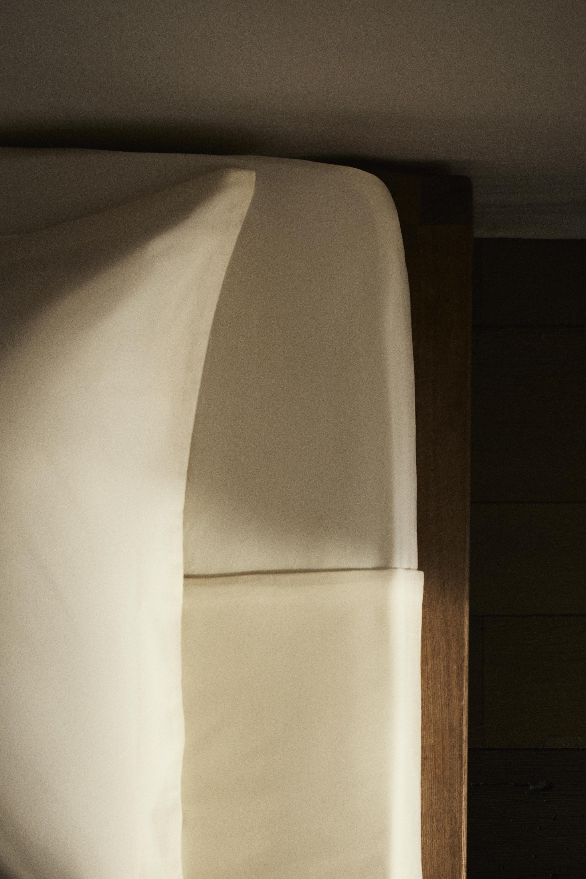 PERCALE FITTED SHEET | 15.7" THICK (200 THREAD COUNT)