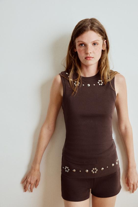 CAMISETA RIB TACHAS - Marrón de Zara - Imagen 0