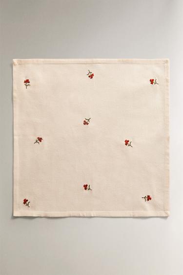 PACK OF EMBROIDERED FLORAL NAPKINS (PACK OF 2) - Ecru by Zara - Image 1
