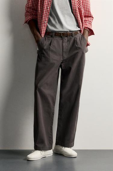 RELAXED FIT PLEATED CHINO PANTS — Dark brown 2
