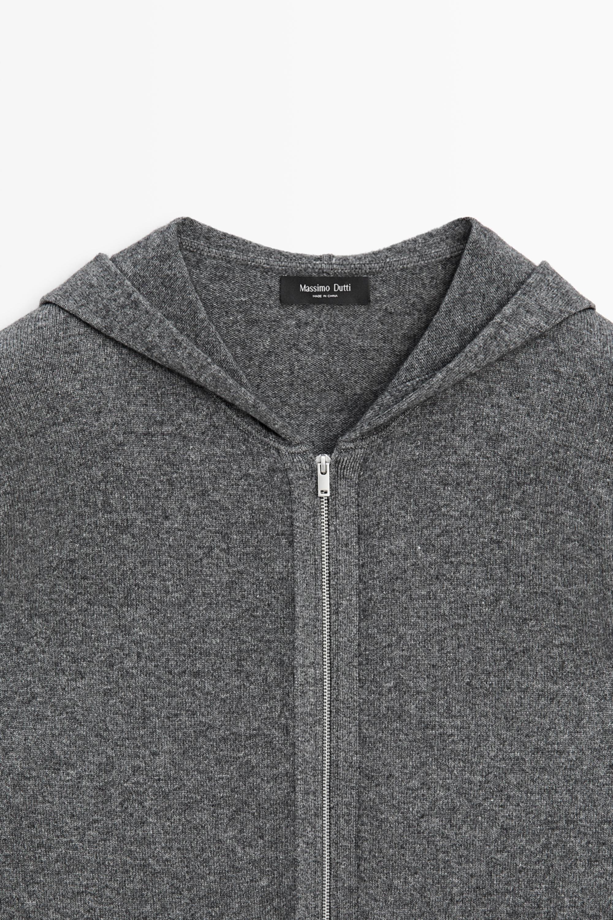 Cardigan en maille à capuche avec de la laine