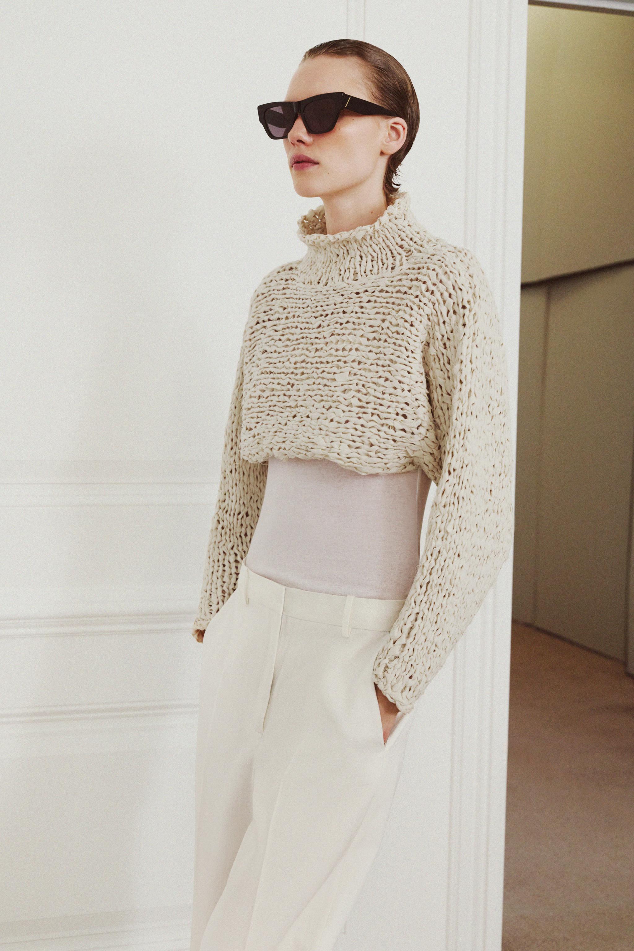 PULL COURT EN MAILLE À BANDE ENTRELAÇÉE