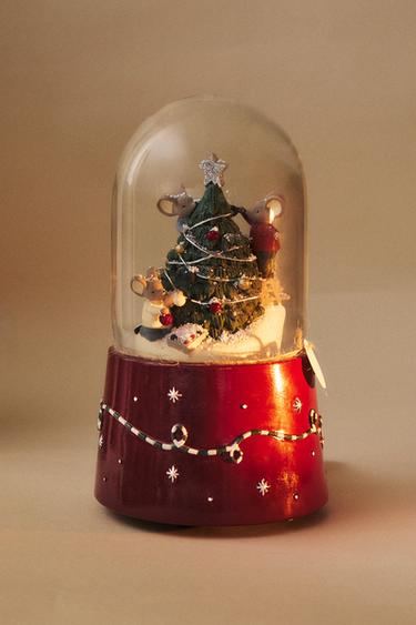 BOLA DE NIEVE MUSICAL CON MOVIMIENTO Y ÁRBOL DE NAVIDAD - Multicolor de Zara