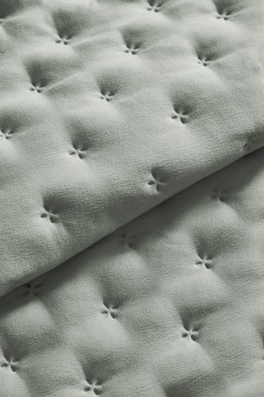 QUILTED BEDSPREAD WITH DOTS - Mid-green by Zara