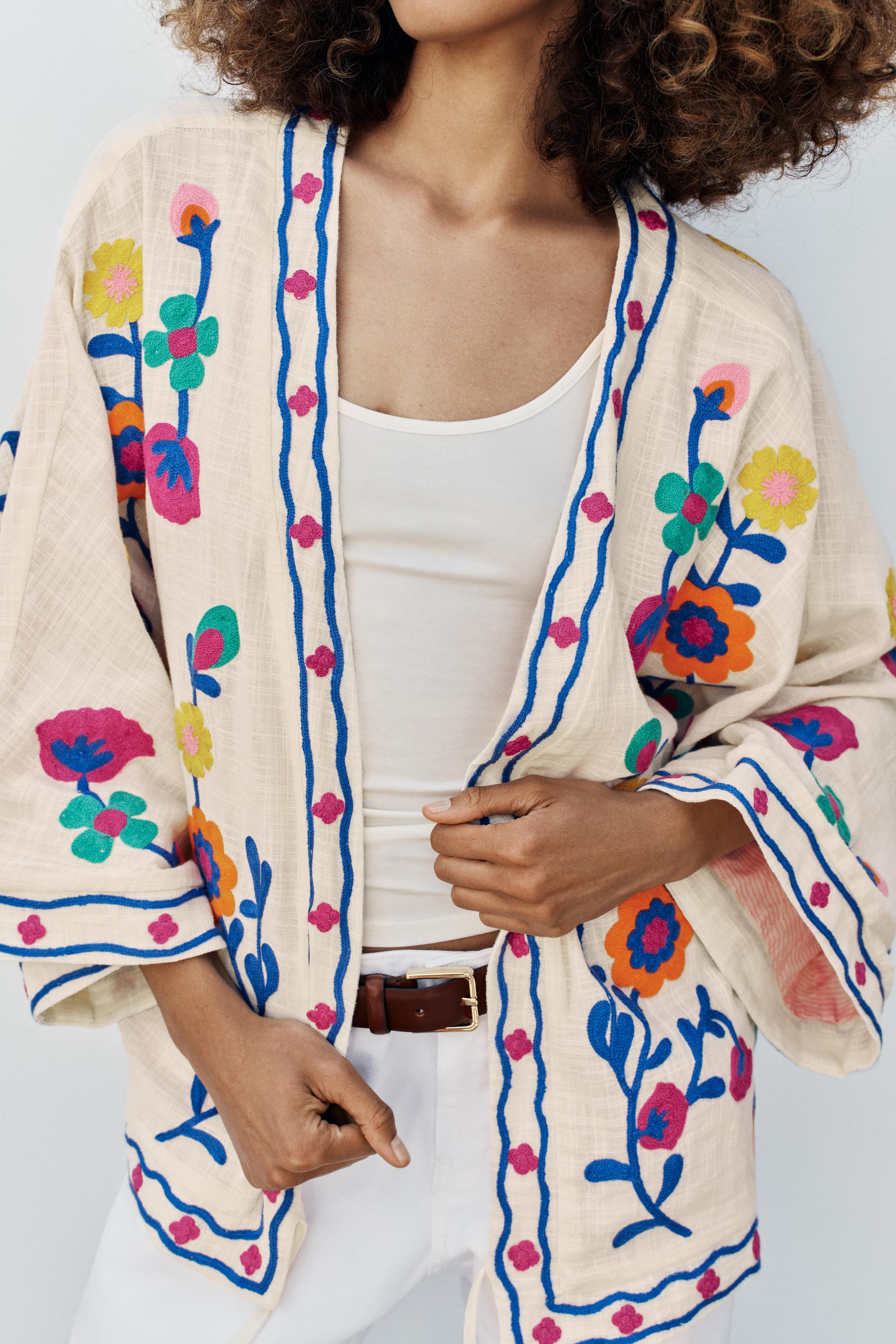 FLORAL EMBROIDERED KIMONO