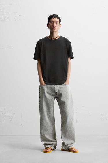 BASIC T-SHIRT WITH IRREGULAR FINISH - Black by Zara