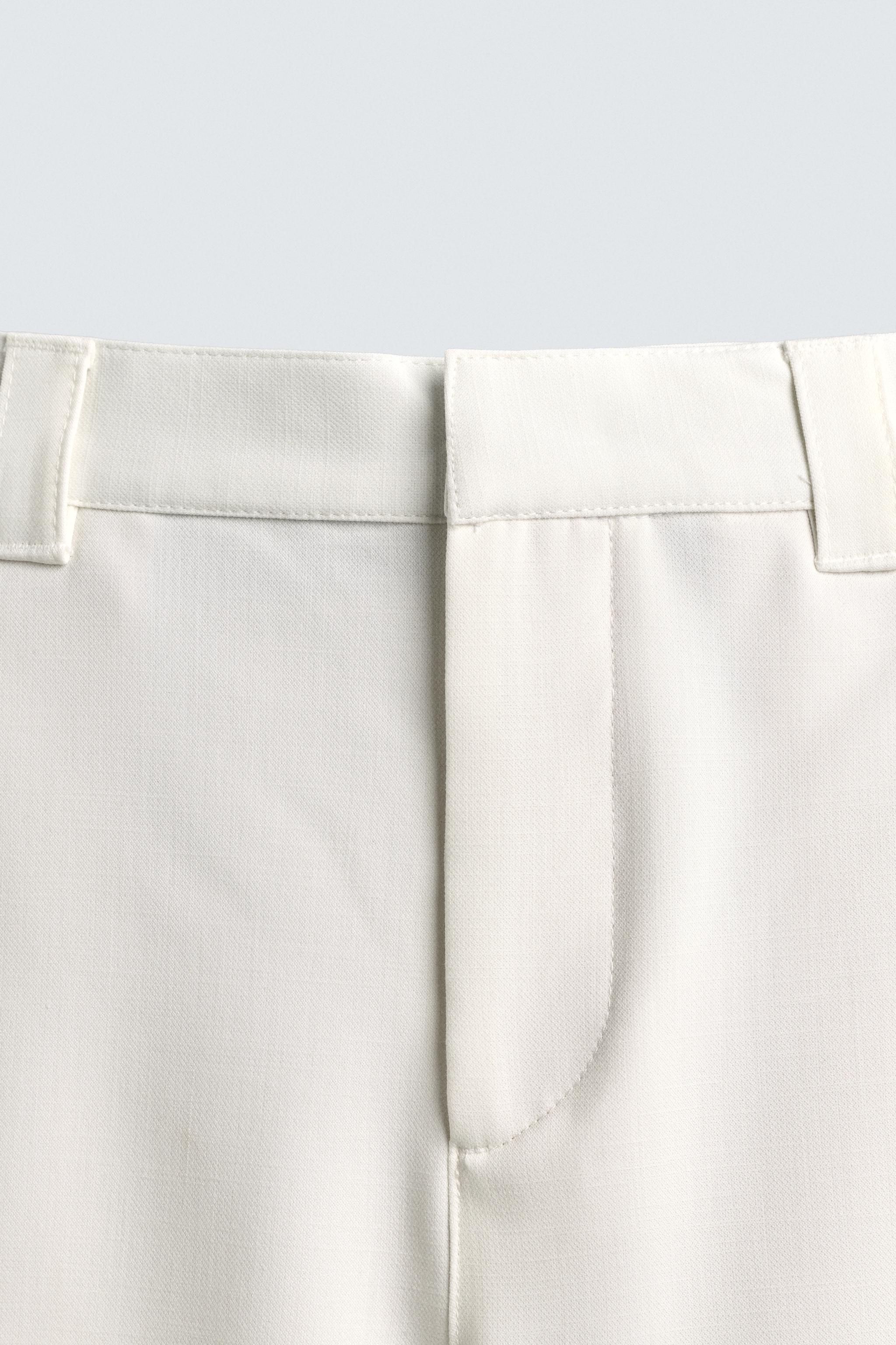 RELAXED FIT SIDE PLEAT SHORTS
