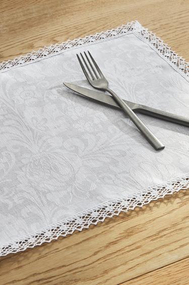 LINEN JACQUARD PLACEMAT - أبيض الخاص بـ Zara
