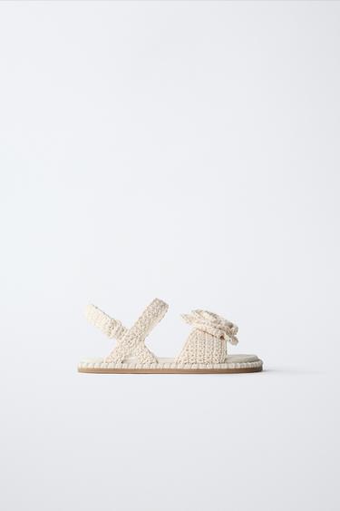 SANDALIA FLOR CROCHET - Blanco Crudo de Zara