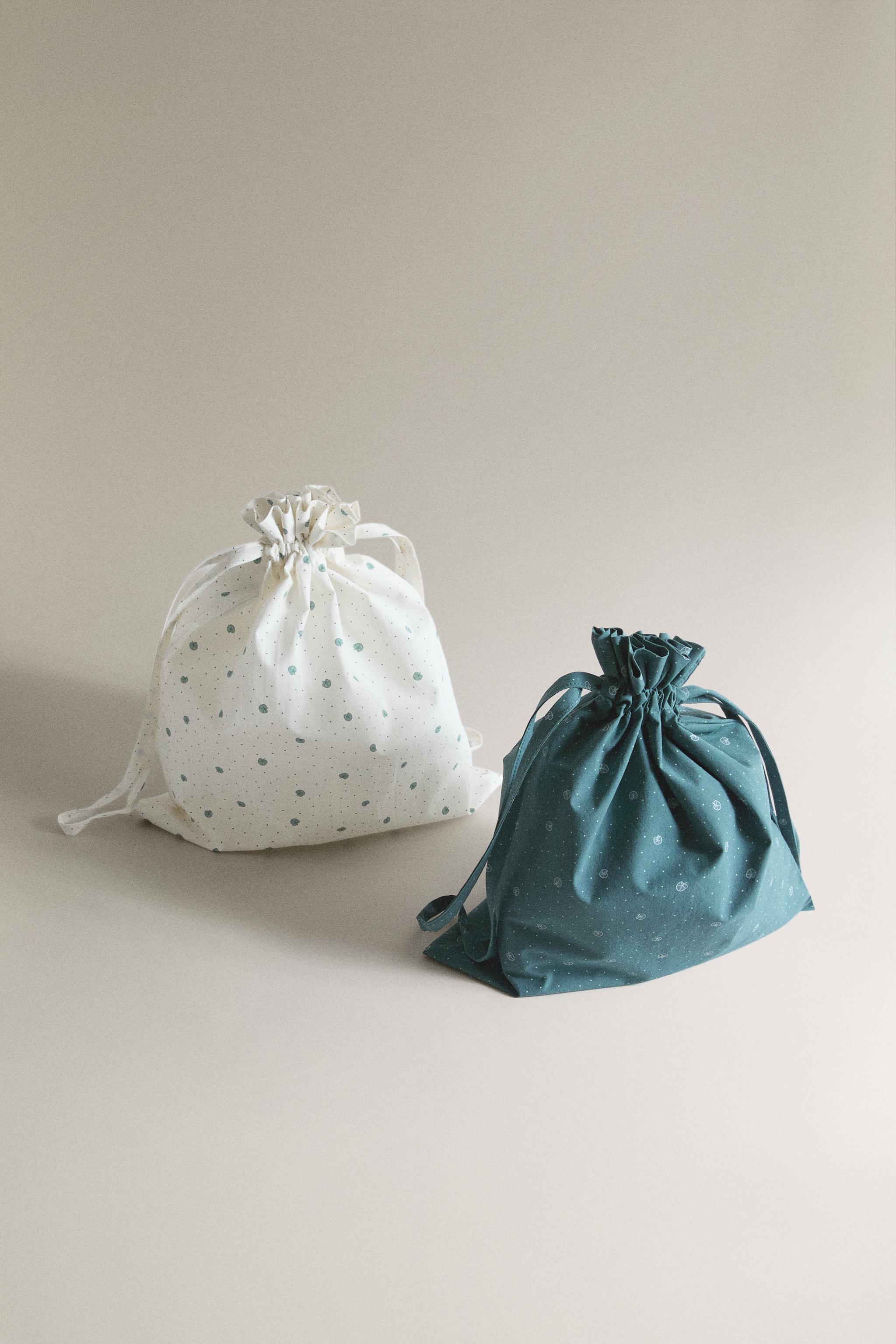 KIDS' COTTON LEAF CLOTHING BAG — Ecru