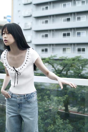 ロマンティックリブTシャツホワイトZaraのロマンティックリブTシャツ - ホワイト 