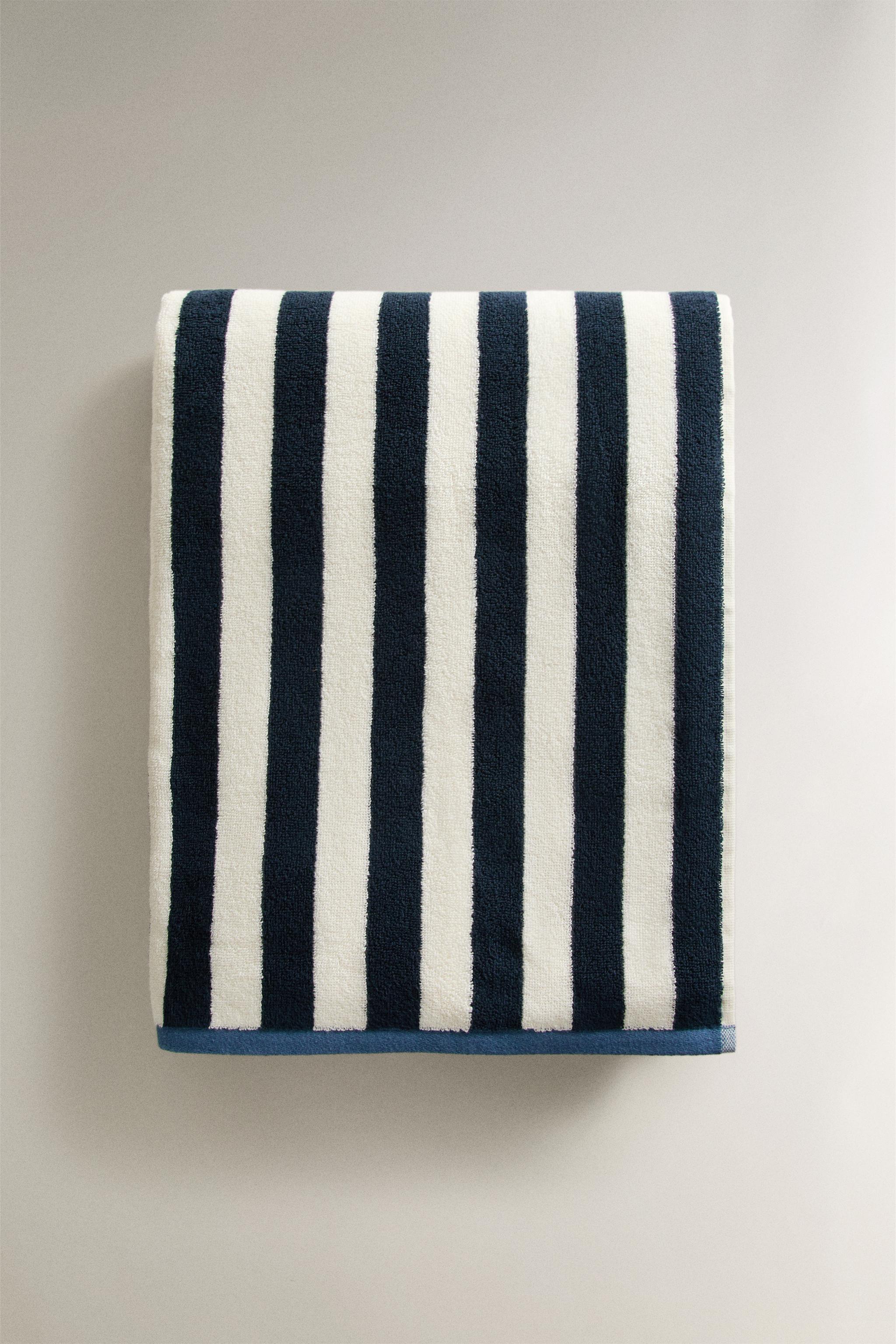 REVERSIBLE STRIPED BEACH TOWEL