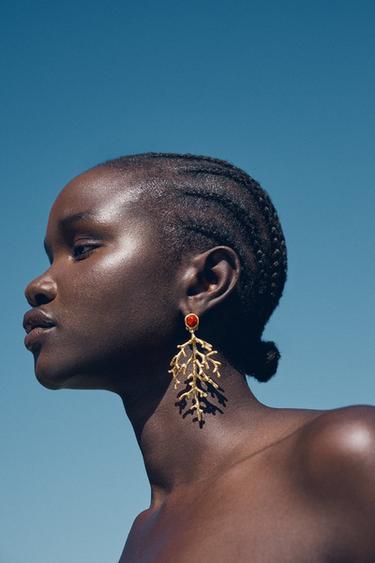 ARETES PIEDRA CORAL - Dorado de Zara