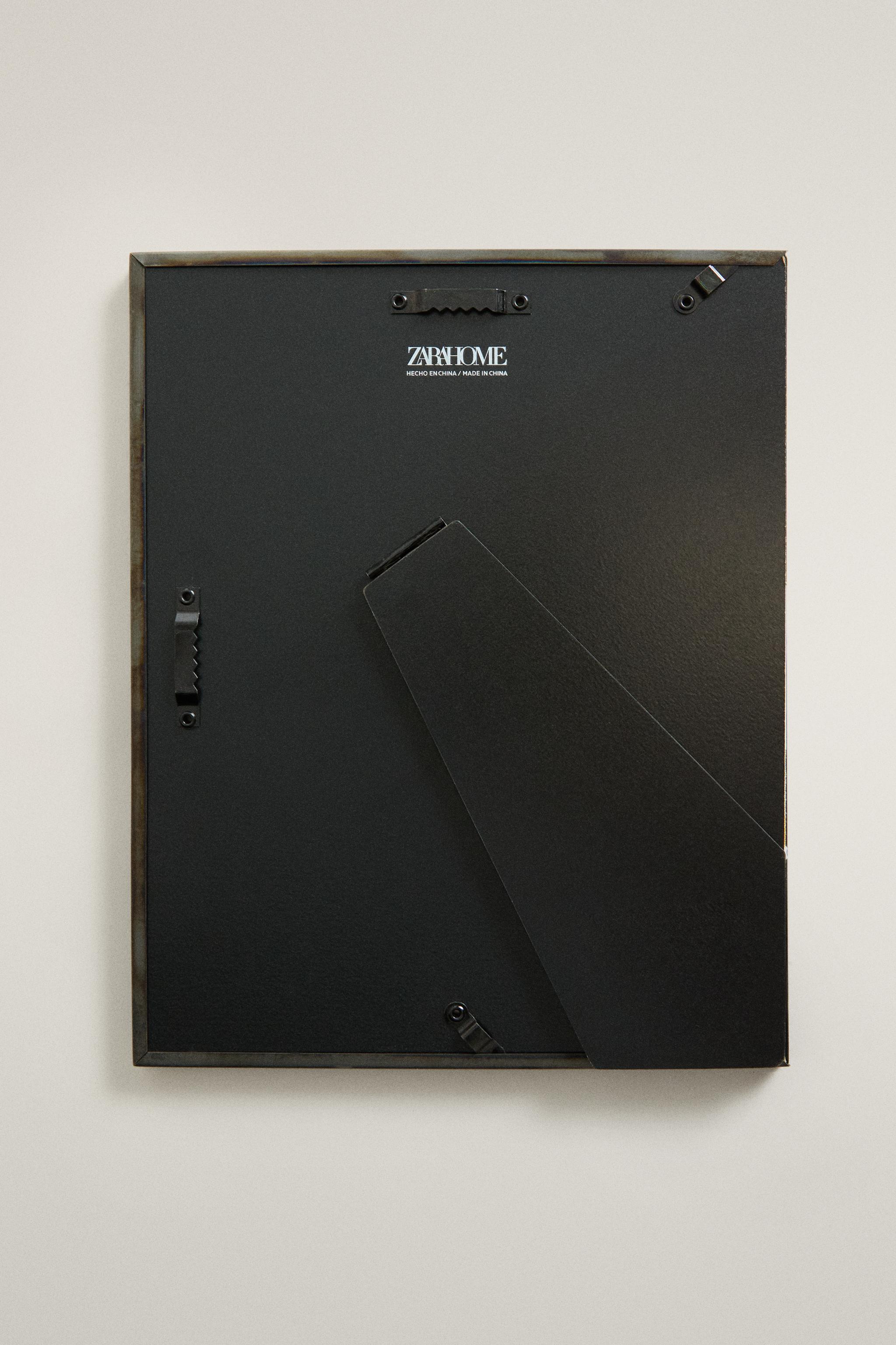 BLACK METAL PICTURE FRAME