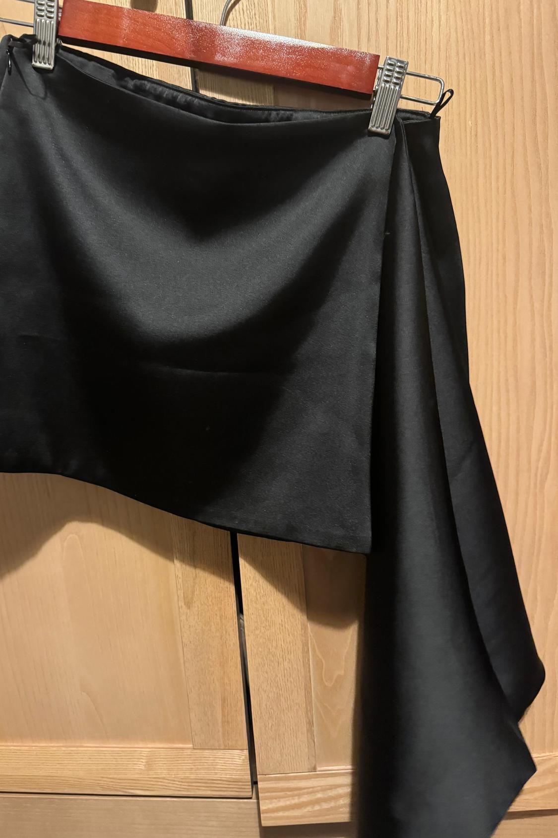 SATIN MINI SKIRT