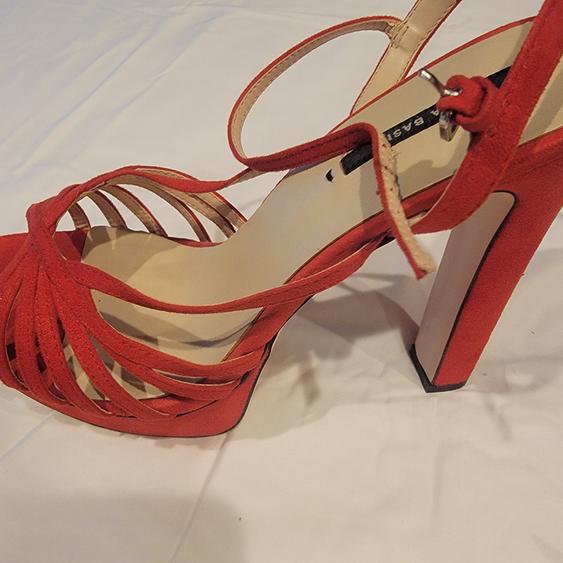 AMAZING BASIC ADDITION TO YOUR WARDROBE - Image 5