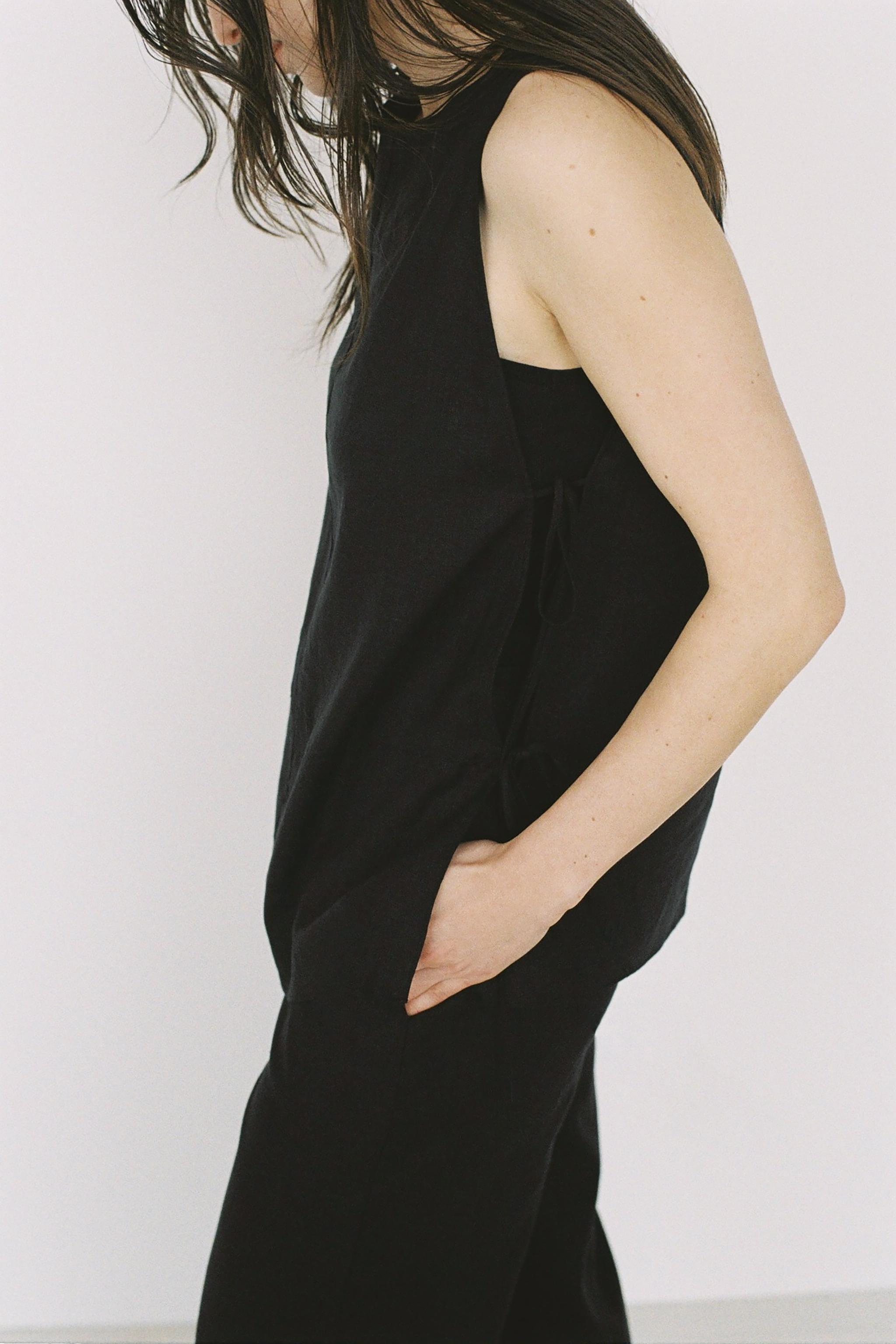 リネン ZW COLLECTION トップス - ブラック | ZARA Japan / 日本