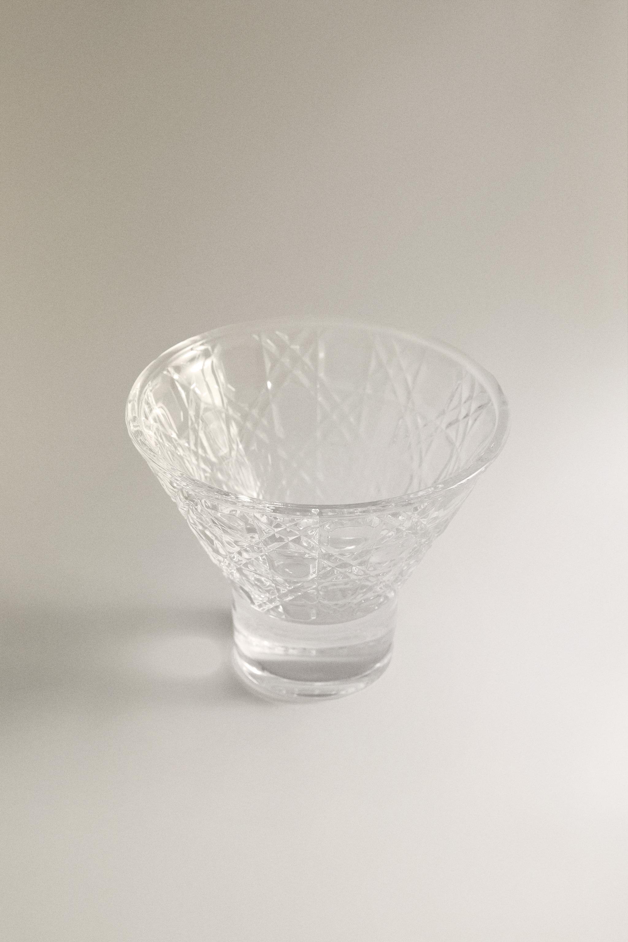 RAISED DESIGN GLASS ICE-CREAM CUP — Transparent