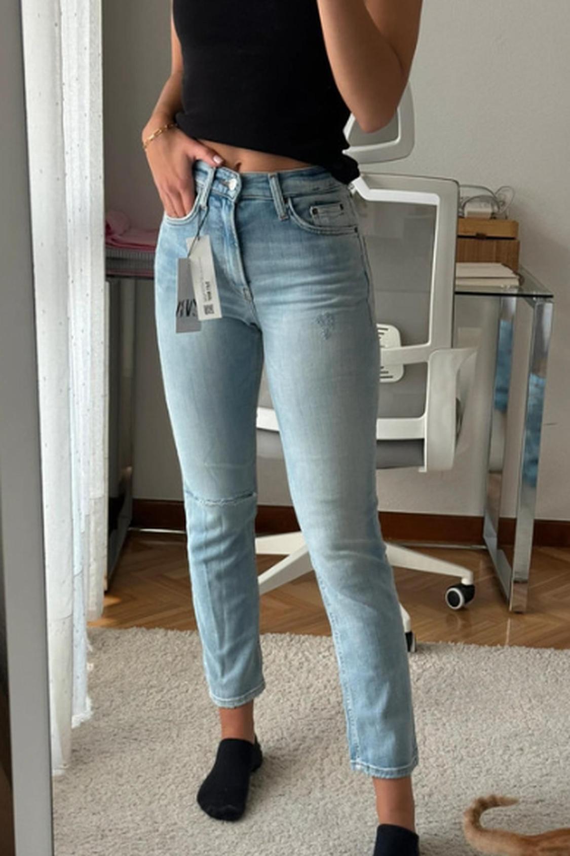 RIPPED MOM JEANS - Image 2