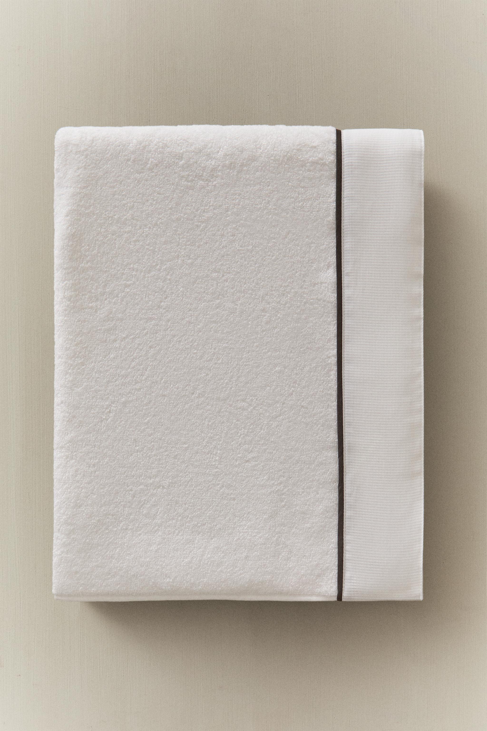 BATH TOWEL WITH PIQUÉ BAND