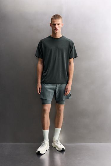 T-SHIRT TÉCNICA COM ESTRUTURA - cinzento-antracite da Zara