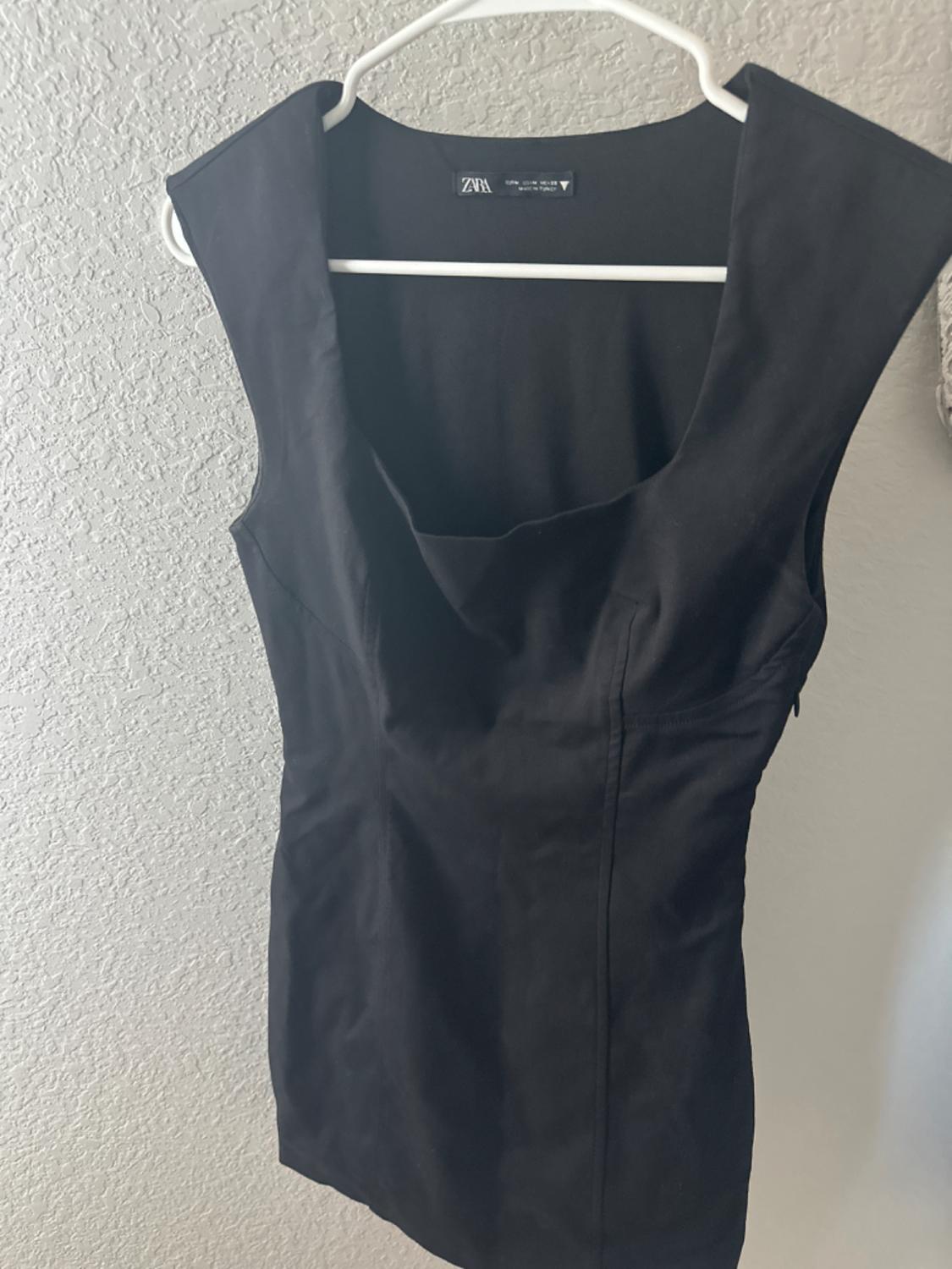 VESTIDO CORTO AJUSTADO