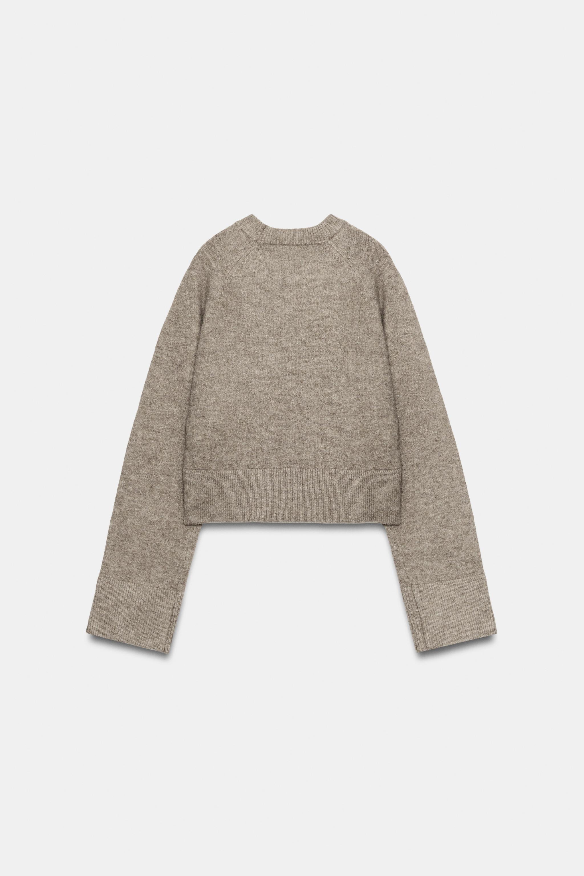SOFT KNIT SWEATER