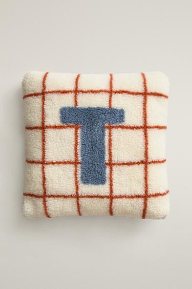 CHILDREN'S FAUX SHEARLING CUSHION WITH T - Orange by Zara