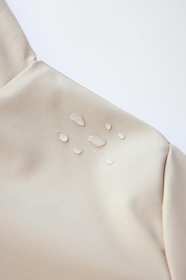 JAQUETA IMPERMEÁVEL EMBORRACHADA RESISTENTE À ÁGUA COM FAUX FUR - Areia da Zara