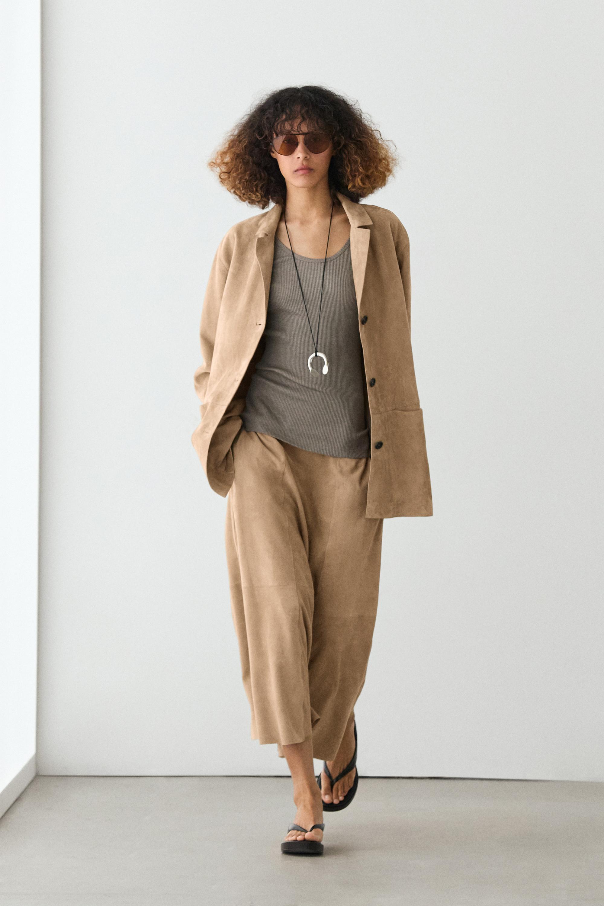 100% suede leather blazer with pocket details