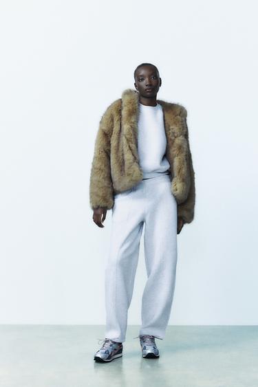 سويت شيرت قطيفة بيزك - رمادي فيجوريه الخاص بـ Zara