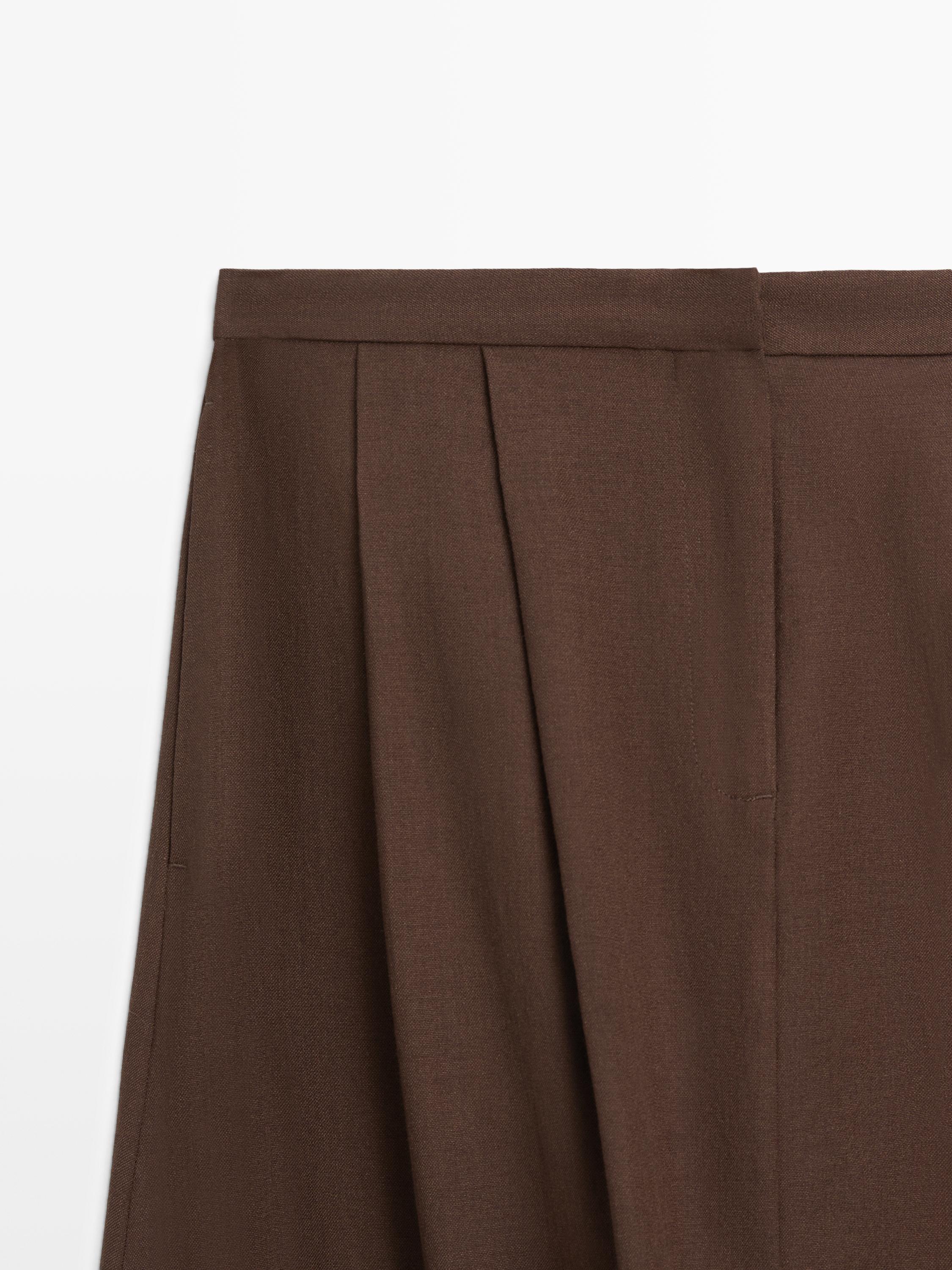 Baggy trousers with pleated details