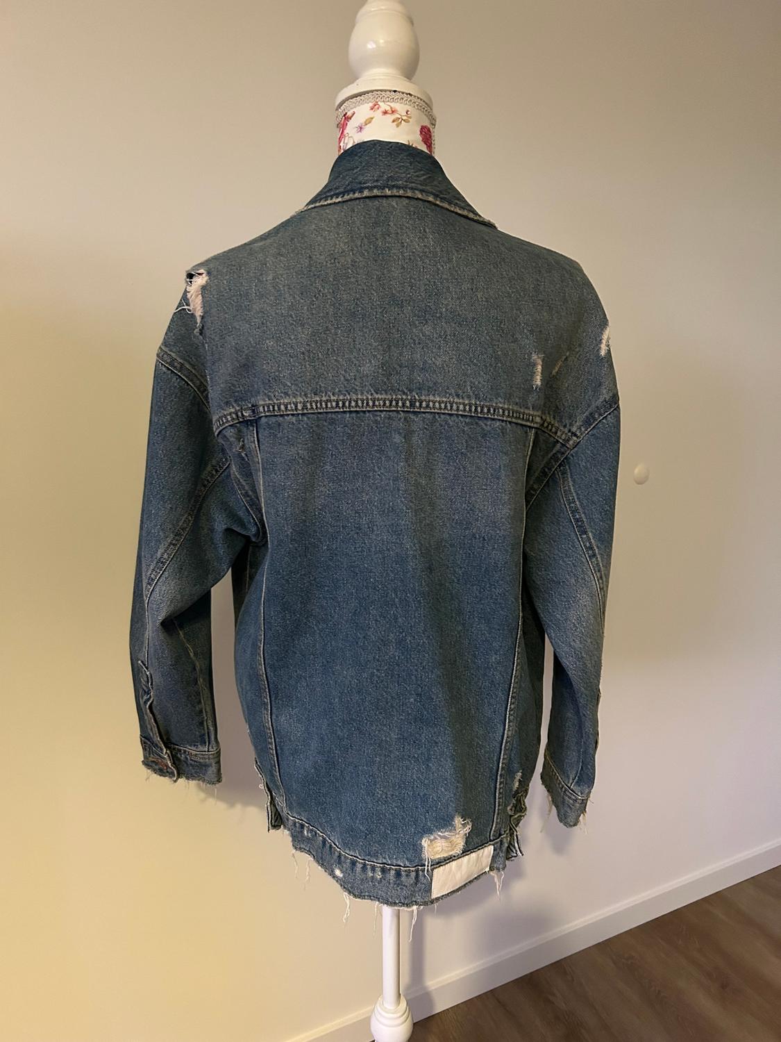 OVERSIZED RIPPED DENIM JACKET - Image 2