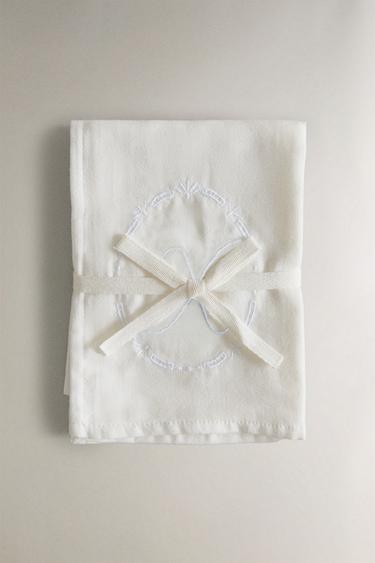 PACK OF CHILDREN’S MUSLIN CLOTHS WITH EMBROIDERED LETTER (PACK OF 2) - 876 by Zara - Image 0