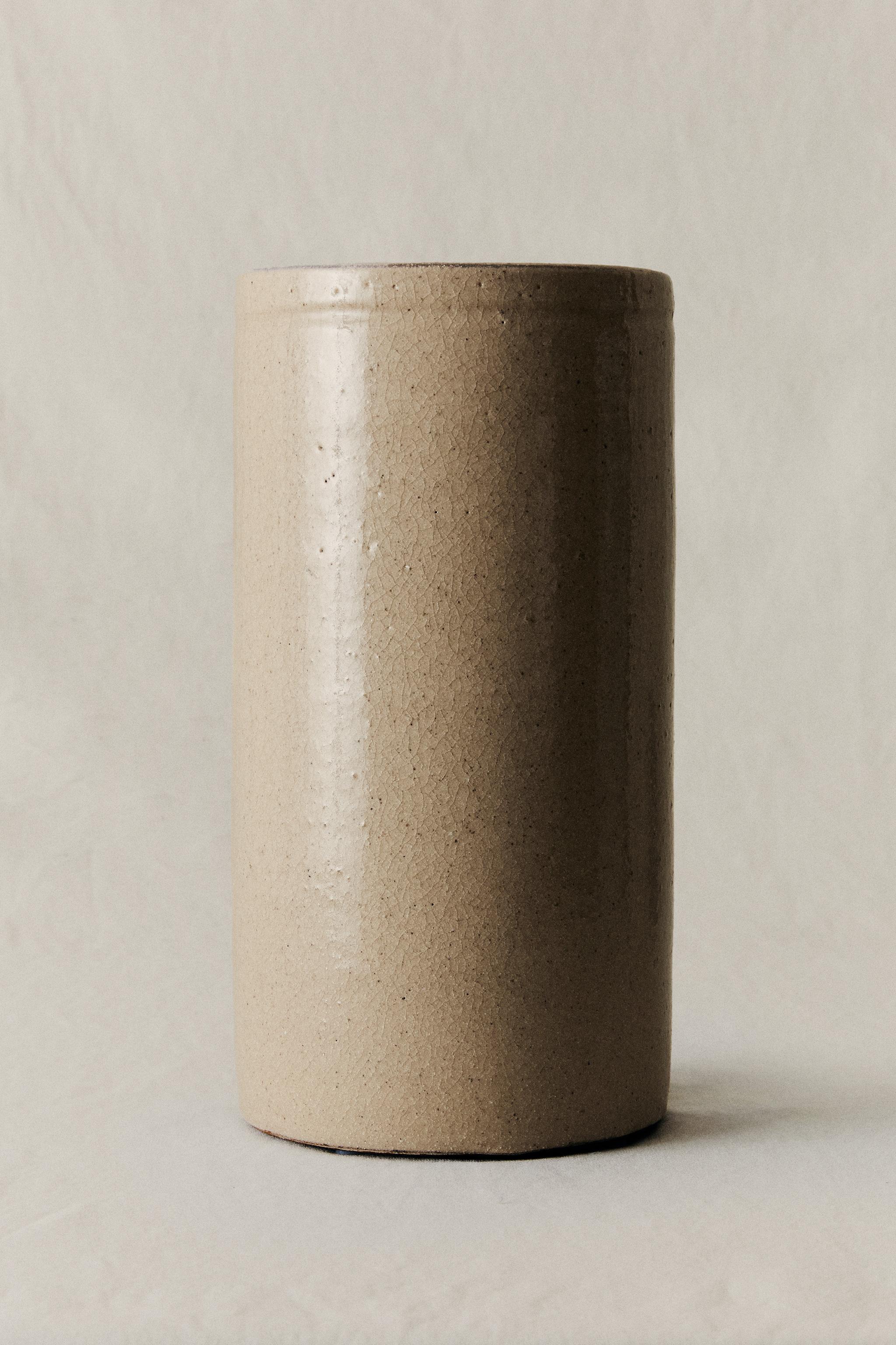 CYLINDRICAL CERAMIC VASE
